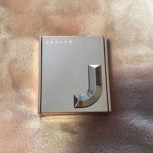 Jaclyn cosmetics ,Highlighter.
